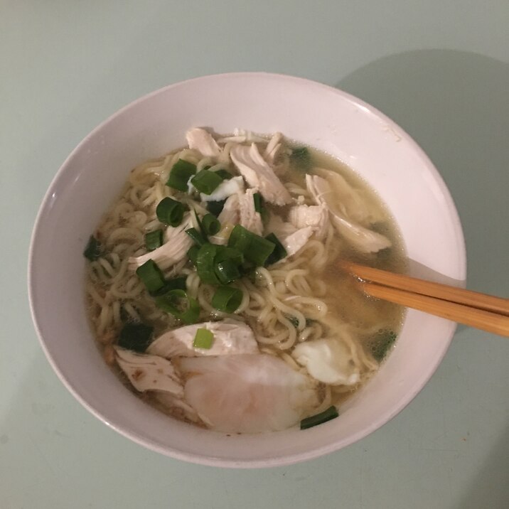 ミゴレンでラーメン、鶏肉と卵でシンプルに